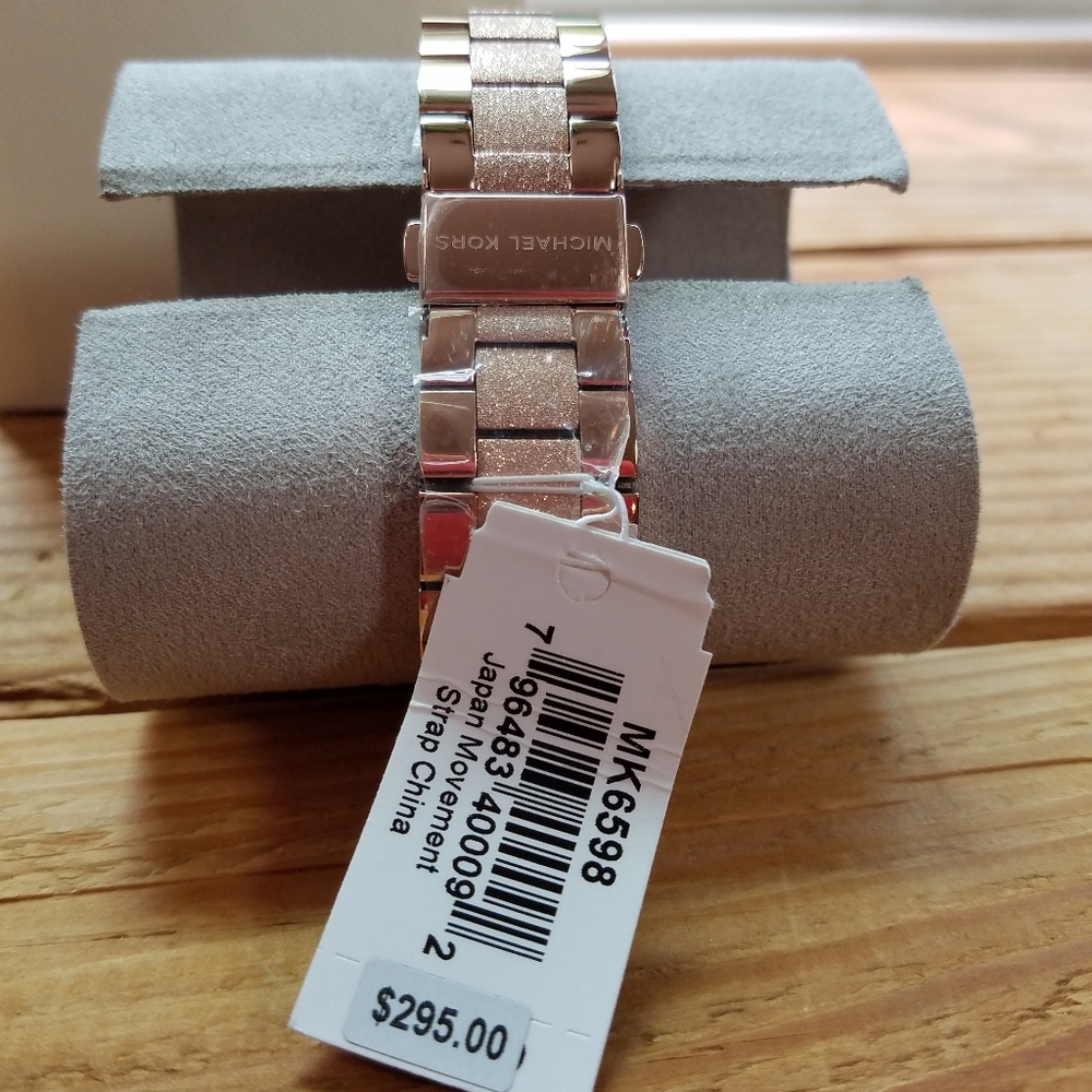 MICHAEL Kors Rose Gold Watch - Picture 2 of 5